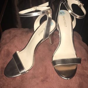 Nine West Metallic Gold Heels👠